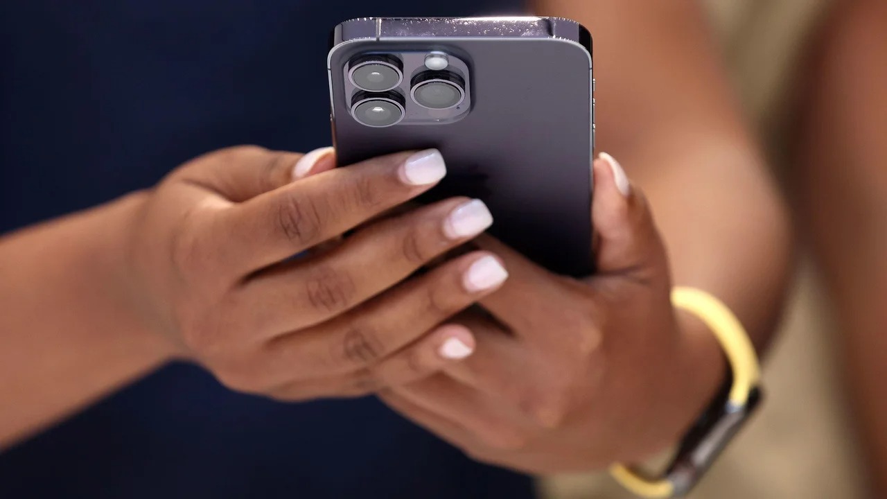 Expert says scammers could take advantage of iOS 17's 'Live Voicemail' transcriptions